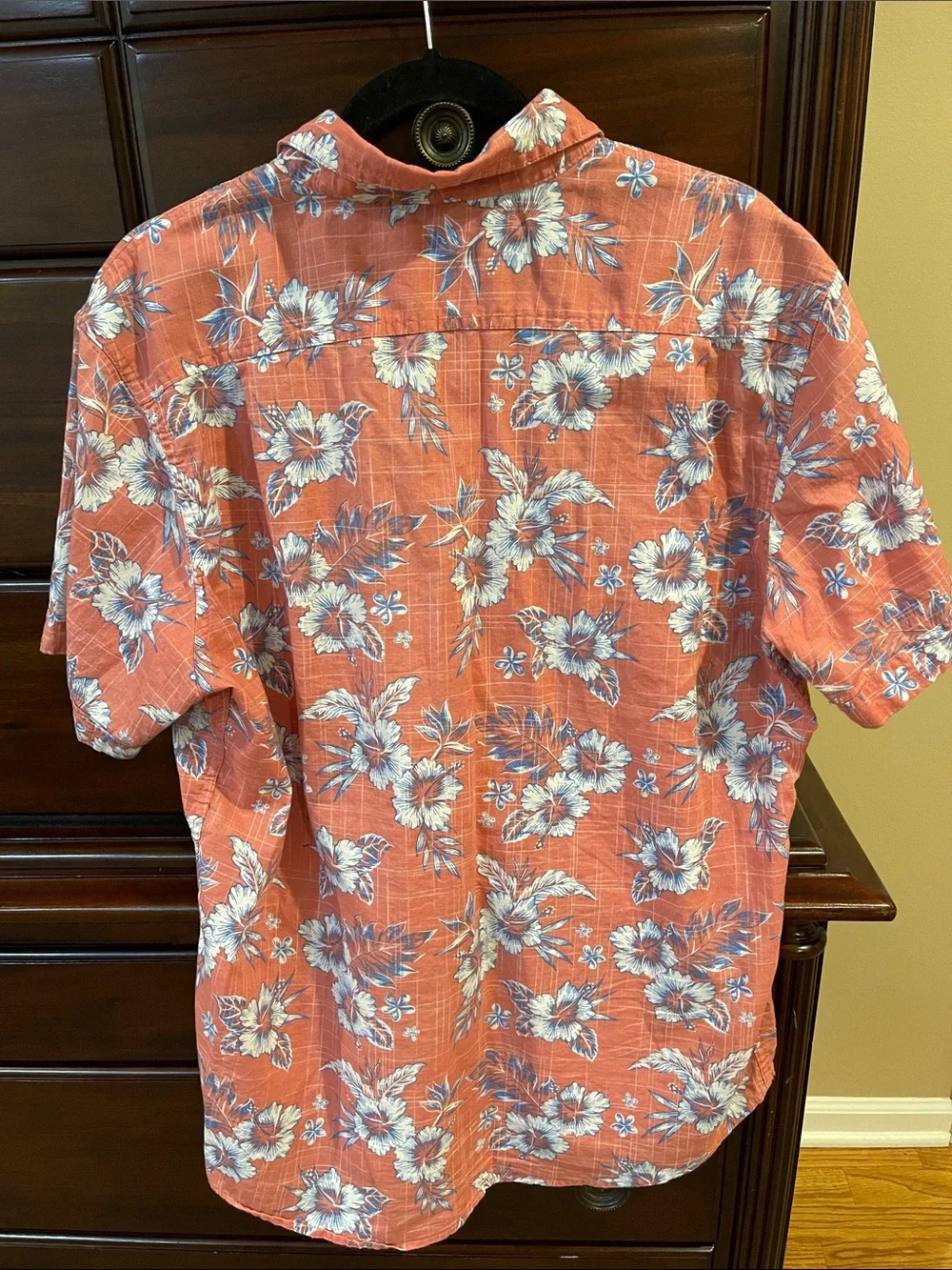 Izod Coral Floral Short-Sleeve Button-Down Shirt - Picture 3 of 4